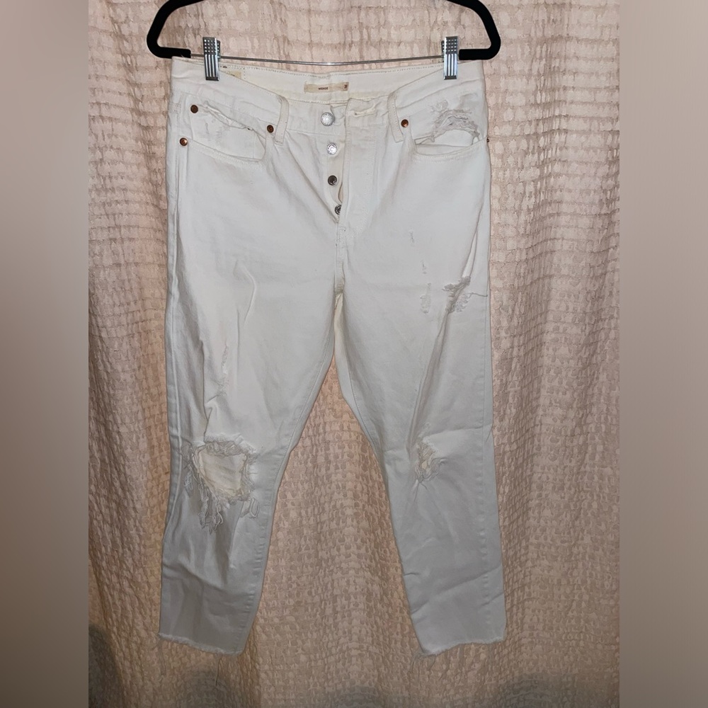 Distressed White Levi Jeans